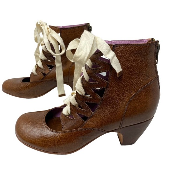 Anthropologie Gee Wawa Brown Retro style lace up ankle booties Sz 8 - Picture 1 of 7